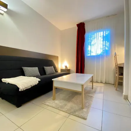 Superbe Studio Renove Avec Piscine *